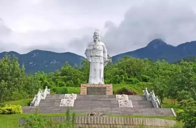 厦门楼盘降价引发市场热议与深度思考