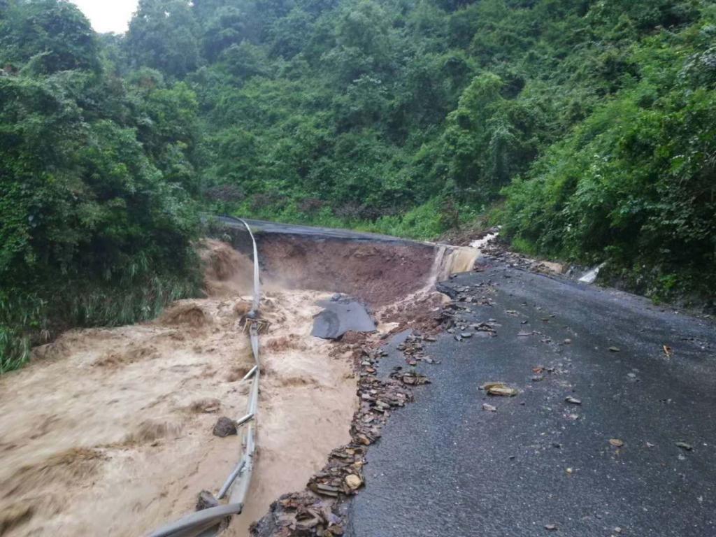 雨过铺镇交通新动态，打造便捷交通网络，提升居民出行体验